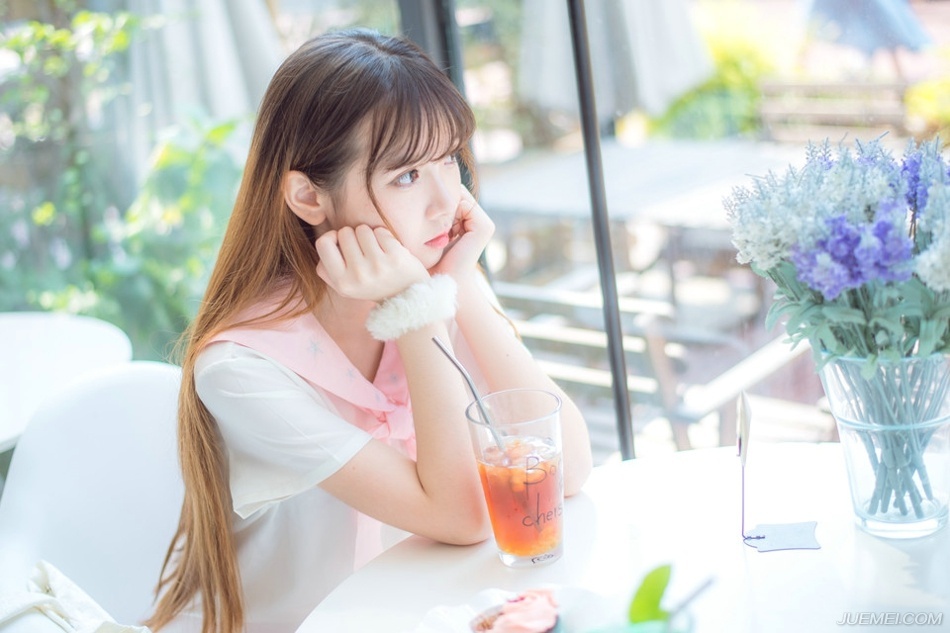 “对了，江东最近可有消息传来？”诸葛亮想了想，抬头看向马良。